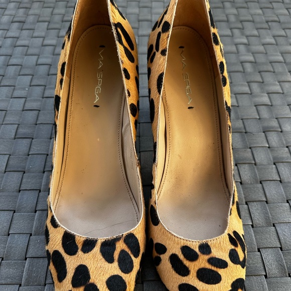 Via Spiga Leopard Print pump with block heel. Camel & black pony hair. Size 11 - Picture 2 of 4